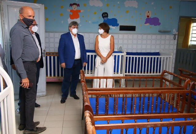 João Azevêdo se reúne com setor produtivo em Campina Grande e visita instituições filantrópicas