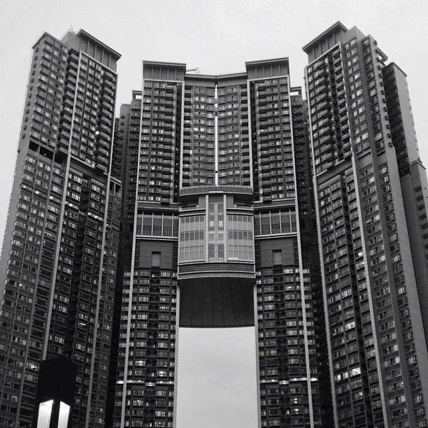 hong-kong-dragon-holes-5 hong-kong-dragon-holes-5