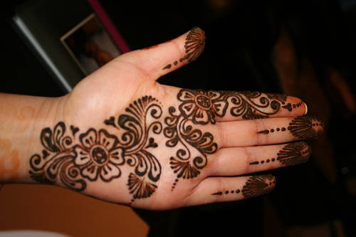 However mehndi designs and tattoos are not limited to Eid