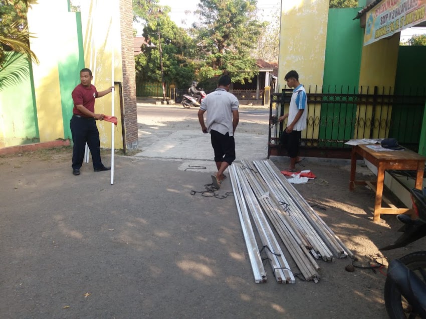 PERSIAPAN PEMASANGAN BENDERA UNTUK HUT RI KE 74