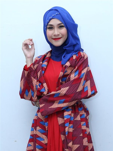 trend model gaya hijab ala Zaskia Adya Mecca terbaru 2017/2018