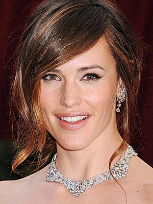 Here is Jennifer Garner in the remake of'Arthur' plus the trailer to the