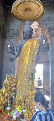 Angkor Wat sekiz kollu Buda