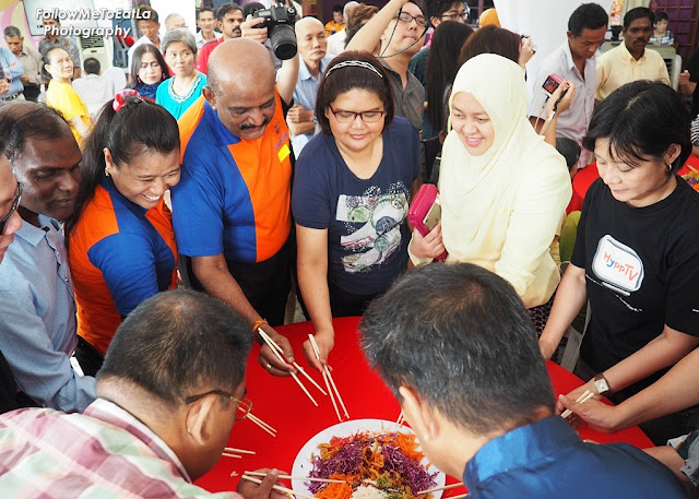 Delegates Tossing The Yee Sang With Residents