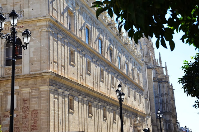 Catedral de Sevilla desde Adv. Constitución