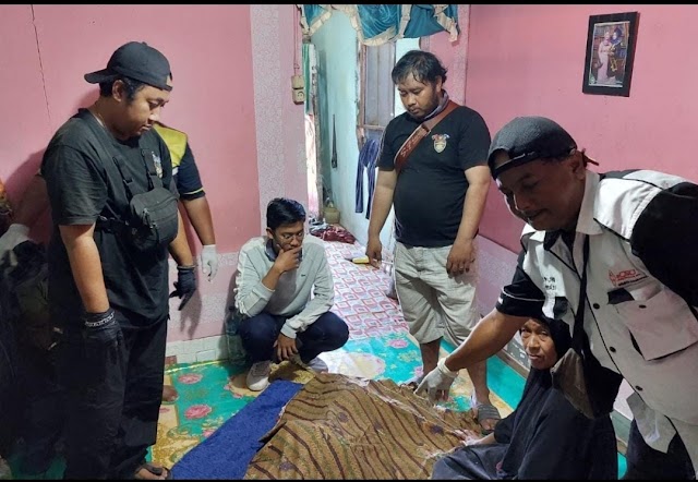 Diduga Gantung Diri di Kamar, Ibu Korban Sempat Histeris 