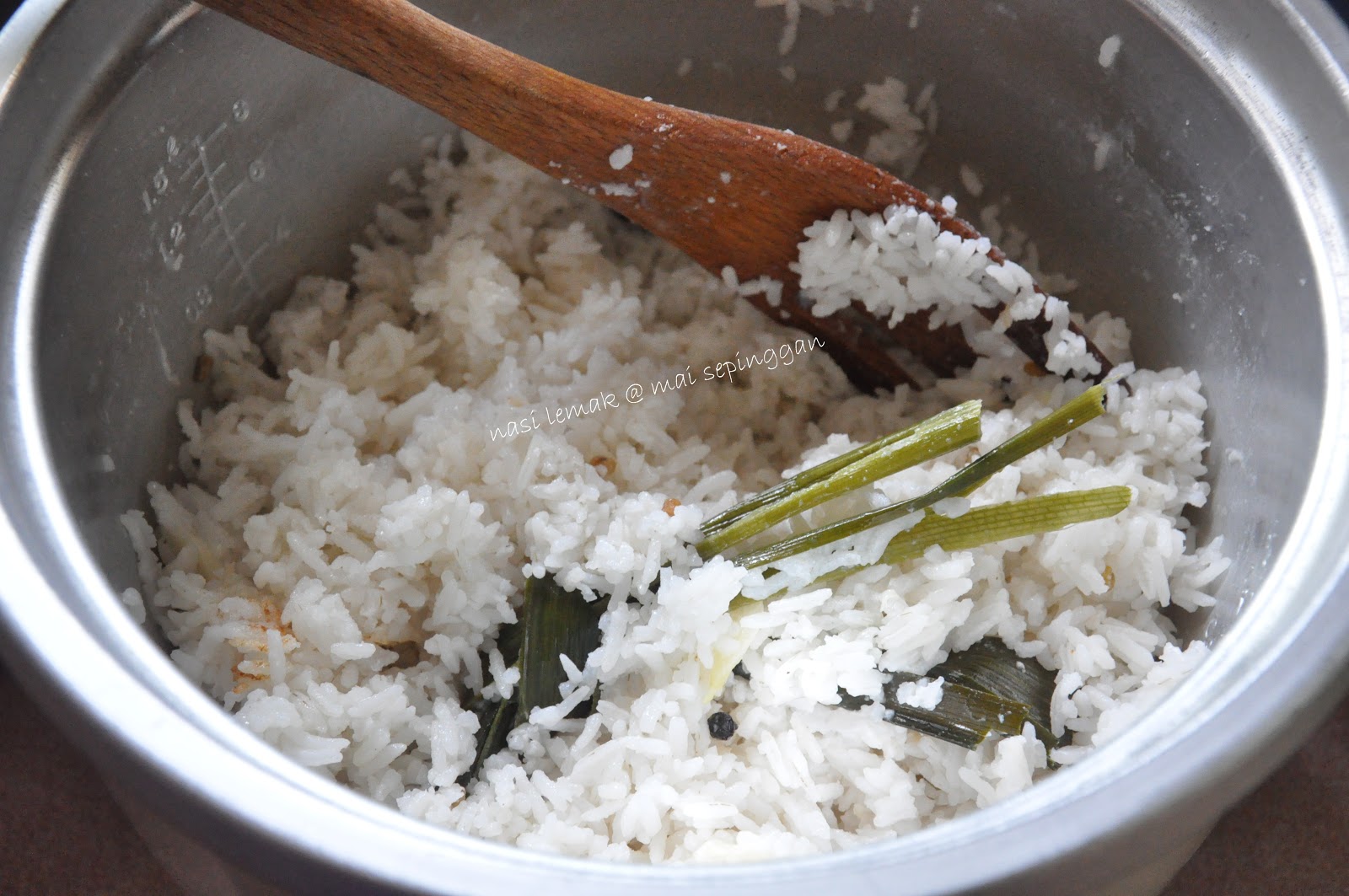 Mai Sepinggan: NASI LEMAK ASLI