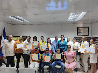 Listos para el Escenario: Jóvenes se gradúan en Oratoria, Locución y Dominio Escénico