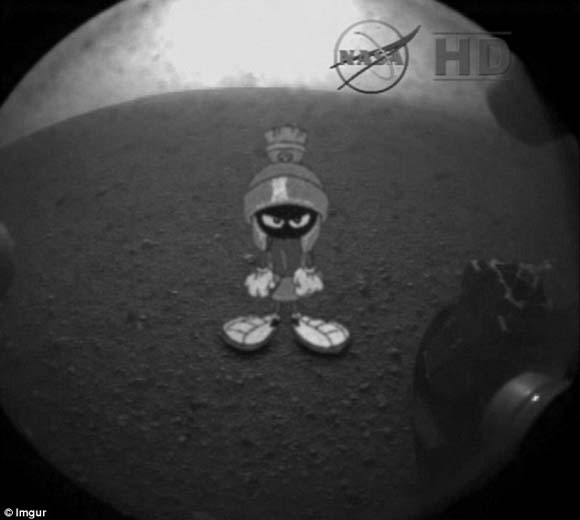 Curiosity aterrizo en Marte: ¿Están los marcianos observando el progreso del Rover?