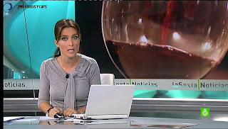 HELENA RESANO, Con el pelo recogido y marcando, Guapisima (26.10.10)