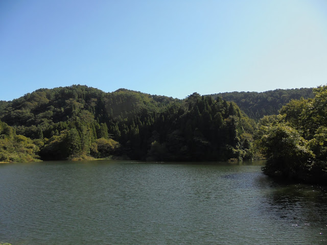 36号名和岸本線沿いにある美しい池