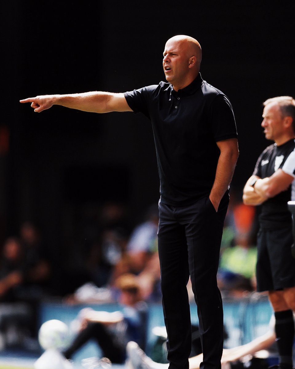 Liverpool manager, Arne Slot, gives instruction during the Premier League 2024/25 match against Ipswich Town at Portman Road on Saturday 17 August, 2024