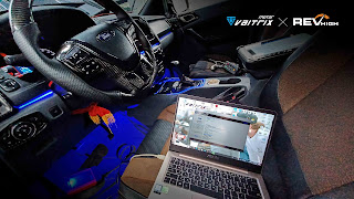 來自澳洲的汽車改裝品牌VAITRIX麥翠斯有最廣泛的車種適用產品，含汽油、柴油、油電混合車專用電子油門控制加速器，還能搭配外掛晶片及內寫，高品質且無後遺症之動力提升。外掛晶片可以選配由專屬藍芽App–AirForce GO切換一階、二階、三階ECU模式。  外掛晶片及電子油門控制器不影響原車引擎保固。搭配VAITRIX不眩光儀錶，渦輪壓力/水溫/油溫等應有盡有，使用原廠感知器對接，數據呈現100%正解，提升馬力同時監控愛車狀況。  增壓型油門加速器Wise Gain Pedal可以讓渦輪車款提升增壓值，實現增加馬力！旋鈕方式讓模式切換更方便快速！  最佳性能提升就選擇專用水噴電腦及套件，降溫效果最好，性能穩定提升，正確使用動力加倍不傷引擎。  在VAITRIX動力升級，完整實現客製化調校，根據車況、已改裝硬體與客戶需求調整程式。搭配馬力機驗證與HP TUNERS數據流，讓改裝沒有後顧之憂！  適用品牌車款： Audi奧迪、BMW寶馬、Porsche保時捷、Benz賓士、Honda本田、Toyota豐田、Mitsubishi三菱、Mazda馬自達、Nissan日產、Subaru速霸陸、VW福斯、Volvo富豪、Luxgen納智捷、Ford福特、Hyundai現代、Skoda速可達、Mini、MG; CRV、CLA45、Focus mk4.5、golf gti、golf 8、polo、kuga、odyssey、C63s、Elantra Sport、Mini R56、540i、G63、RS6、RS7、M8、330i、E63、S63、HS、Kamiq、Kodiaq、X3、Macan、Q3、RSQ3...等。   Truck卡車： Mitsubishi Fuso三菱扶桑、Hino日野、DAF達富、IVECO威凱、ISUZU五十鈴、SCANIA斯堪尼亞; Canter堅達、Fighter、Super Great、300 系、700系、CF85、LF45、LF55、L系、G系、R系、S系、Daily、Eurocargo、NQR、NPR、NMR、NRR  Motor重機： BMW寶馬、Ducati杜卡迪、Honda本田、Yamaha山葉、Aprilia阿普利亞、KTM、Husqvarna胡斯瓦那、Kawasaki川崎、Suzuki鈴木; S1000RR、S1000R、R1200GS、R9T、R1200GS、Scrambler、Monster、Panigale、Streetfighter、Supersport、Superbike、XDiavel、Hypermotard、RSV、SMC、Supermoto、Ninja、ZX-12R、ZX-6R、T-Max、Tenere、MT、Hayabusa、V-Strom、GSX-S1000