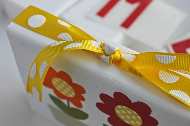 spring block with ribbon