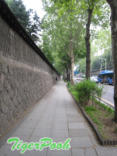 昌徳宮の外壁・昌慶宮までの道