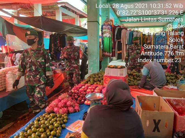 Penegakan Prokes di Pasar Tradisional Diperketat Oleh Personil Koramil 09 Gunung Talang