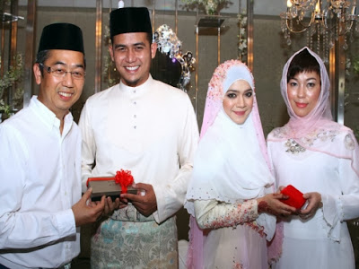 David Teo Beri Hadiah Gelang Emas Kepada Diana Amir