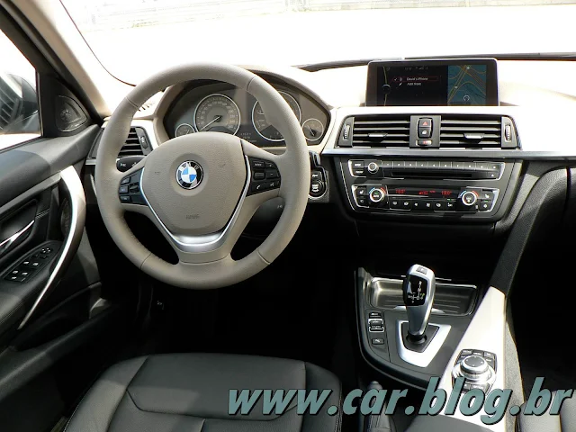 BMW 320i 2013 - interior - painel