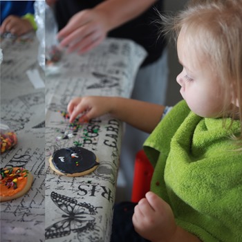 20161011 decorating cookies