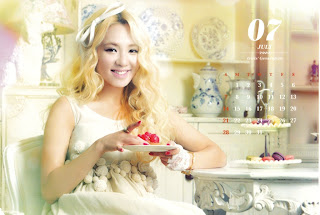 SNSD Hyoyeon Desk Calendar 2013 2