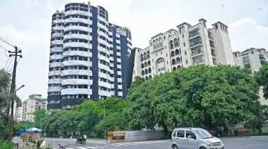 Noida twin tower demolition of supertech. 32 मंजिल का ट्विन tower थोरी देर मे हमेशा के लिए गिर जायेगा। Sahajjob News update. 