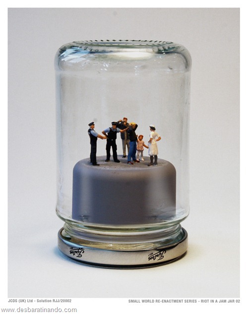 miniaturas engarrafadas jarros Jimmy Cauty motins brigas civis desbaratinando (8)
