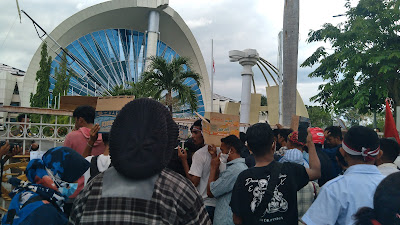 Hari Sumpah Pemuda Diwarnai Aksi Aliansi Solidaritas Besipae di Kantor Gubernur NTT