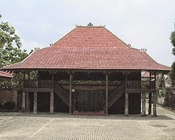 Rumah Adat Kasepuhan Cirebon