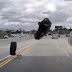 Αυτοκίνητο χτύπησε σε ελαστικό και τούμπαρε - Βίντεο σοκ !