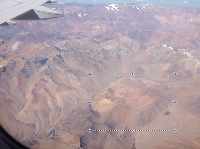 Pico San Raymundo y laguna Dragón desde el aire, en la región de Coquimbo, Chile