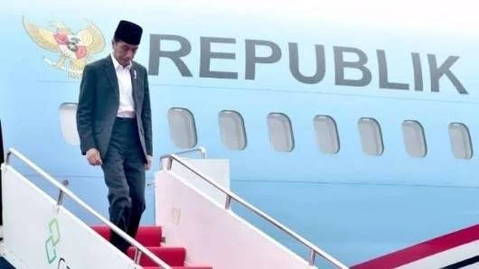 Foto Jokowi. Isu Jokowi Dilengserkan Masih Panas, DPR Beri Jawaban Telak ke Demonstran.