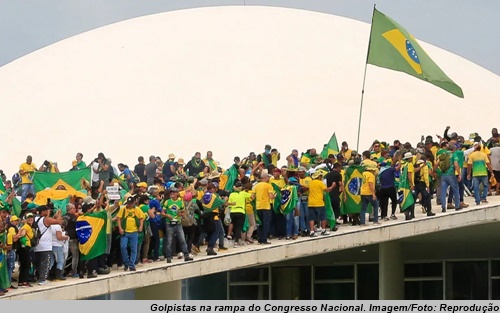 www.seuguara.com.br/bolsonarismo/rampa do Congresso Nacional/golpistas/