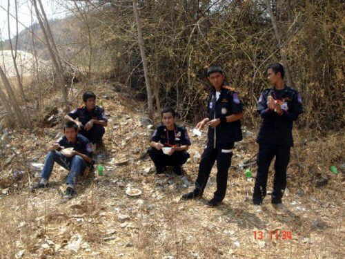 Heboh Foto Aliran Sesat, Membunuh Dan Berpesta Memakan Daging Manusia [ www.BlogApaAja.com ]