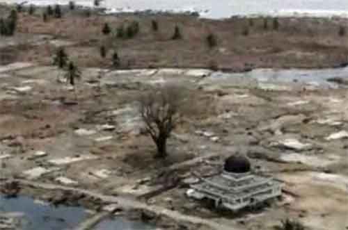 KEBESARAN ALLAH-Masjid yang selamat dari Tsunami di Aceh