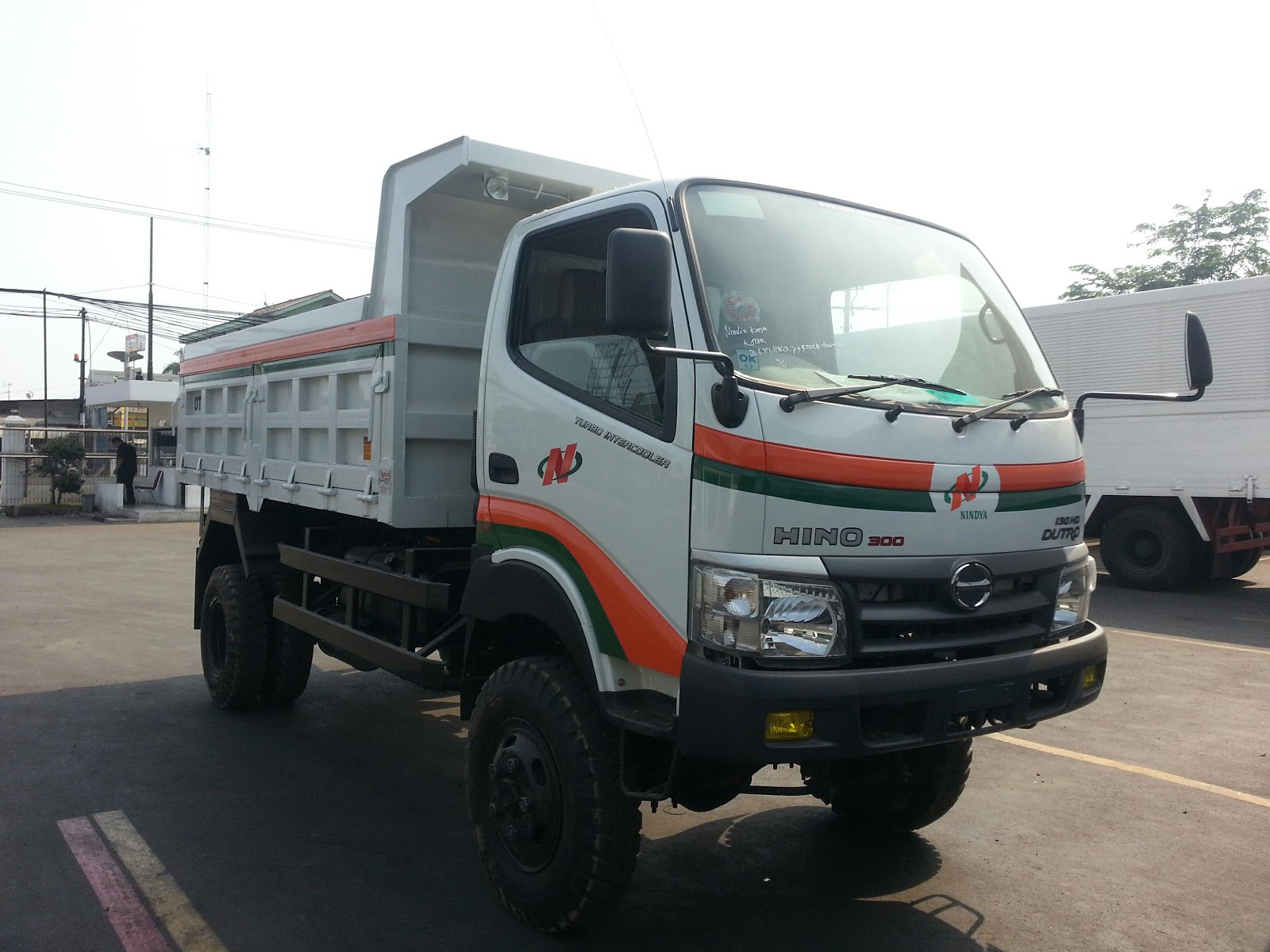  Hino  Dutro  130  Hd  dump 4x4 Hino  Truck Bus Indonesia