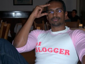 pink blogger