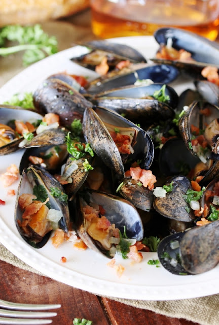 Put mussels on your card amongst this quick in addition to slow  Bourbon in addition to Bacon Steamed PEI Mussels Recipe