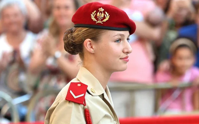 Crown Princess Leonor visited the Pilar Cathedral as a cadet of the General Military Academy of Zaragoza