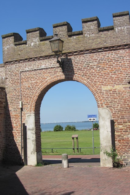 Harderwijk, poortje in stadsmuur