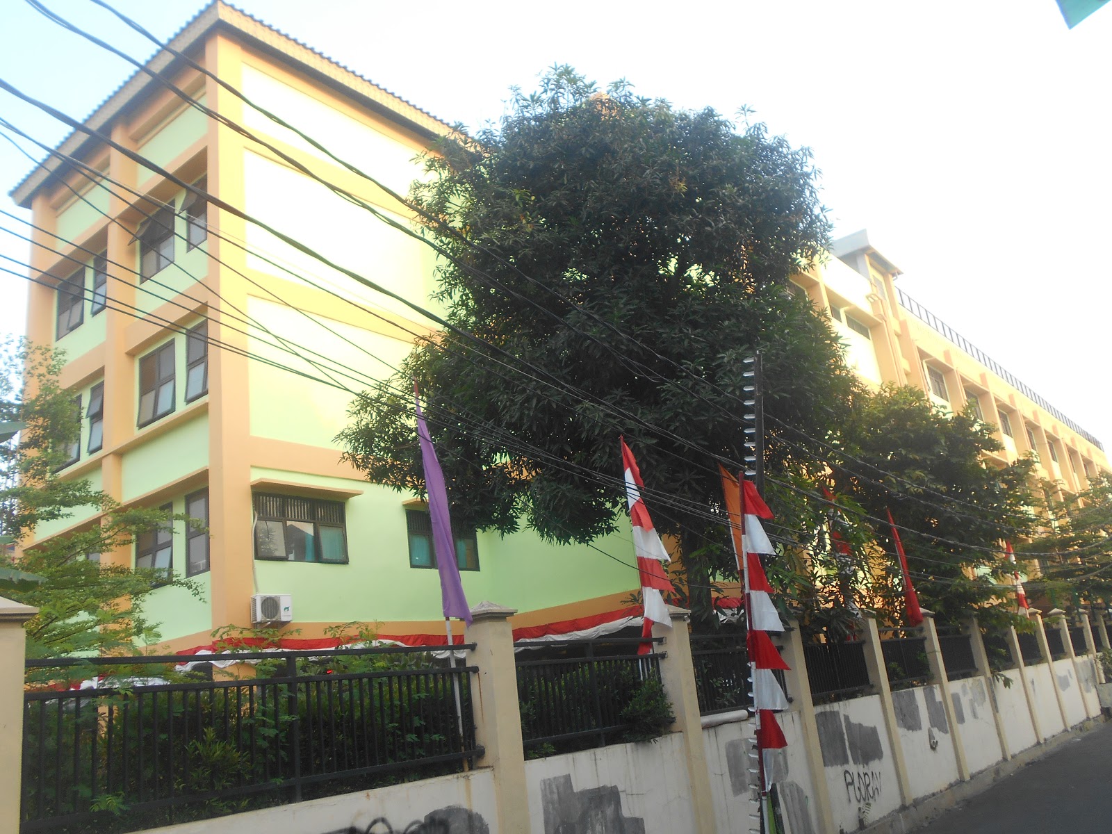 Smp Negeri 112 Jakarta Gedung Smp Negeri 112 Jakarta Tampak Samping