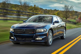 Front 3/4 view of 2015 Dodge Charger SXT