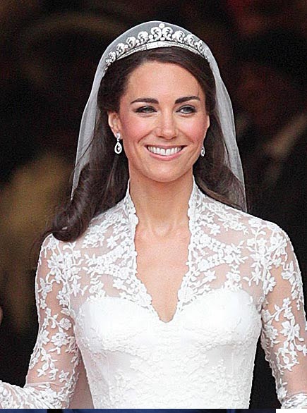 Kate Middleton 39s wedding hairstyle and makeup was offset by her amazing 