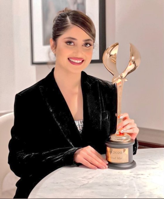 Sajal Ali receives love from fans and fellow stars after winning DIAFA award