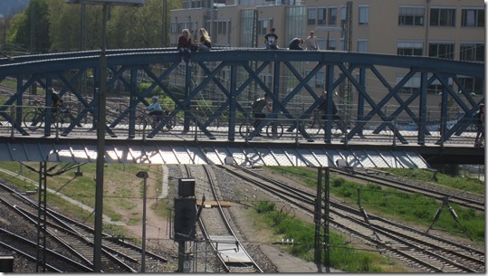 Kids on the Bridge (3) Kids on the Bridge (3)