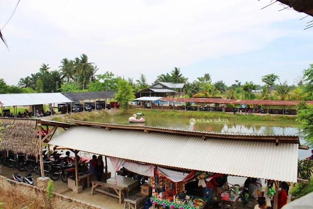 Melihat Pesawat di Pinggir Landasan Bandara Kualanamu