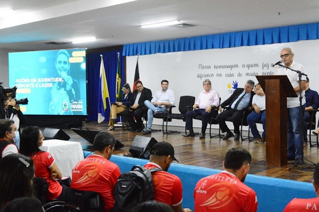 Cícero Lucena acompanha João Azevedo no anúncio de projetos para juventude, esporte e lazer no Estado