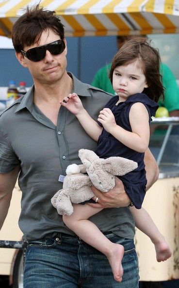 tom cruise body pics. is of Tom and Suri Cruise.