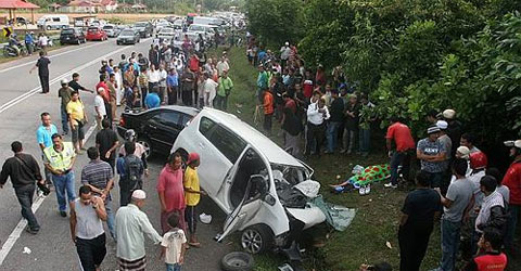 Karat E-jau: NgeriiGambar Kemalangan Maut Bekas MP Dungun