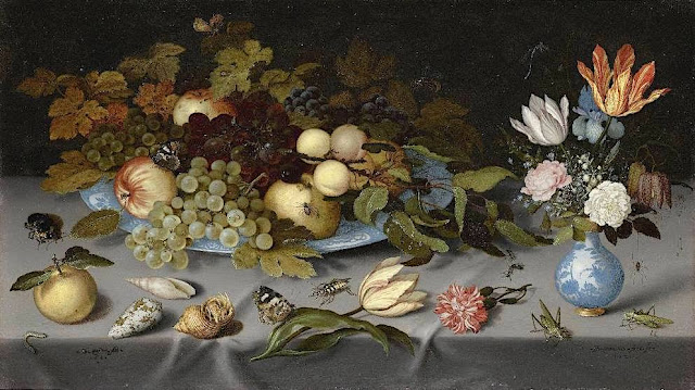 Balthasar van der Ast (1593-1657), Nature Morte de Fleurs et de Fruits (c. 1620-21), Mauritshuis,  Age d'or hollandais, coquillages, insectes, vers, papillons, tulipes, roses,