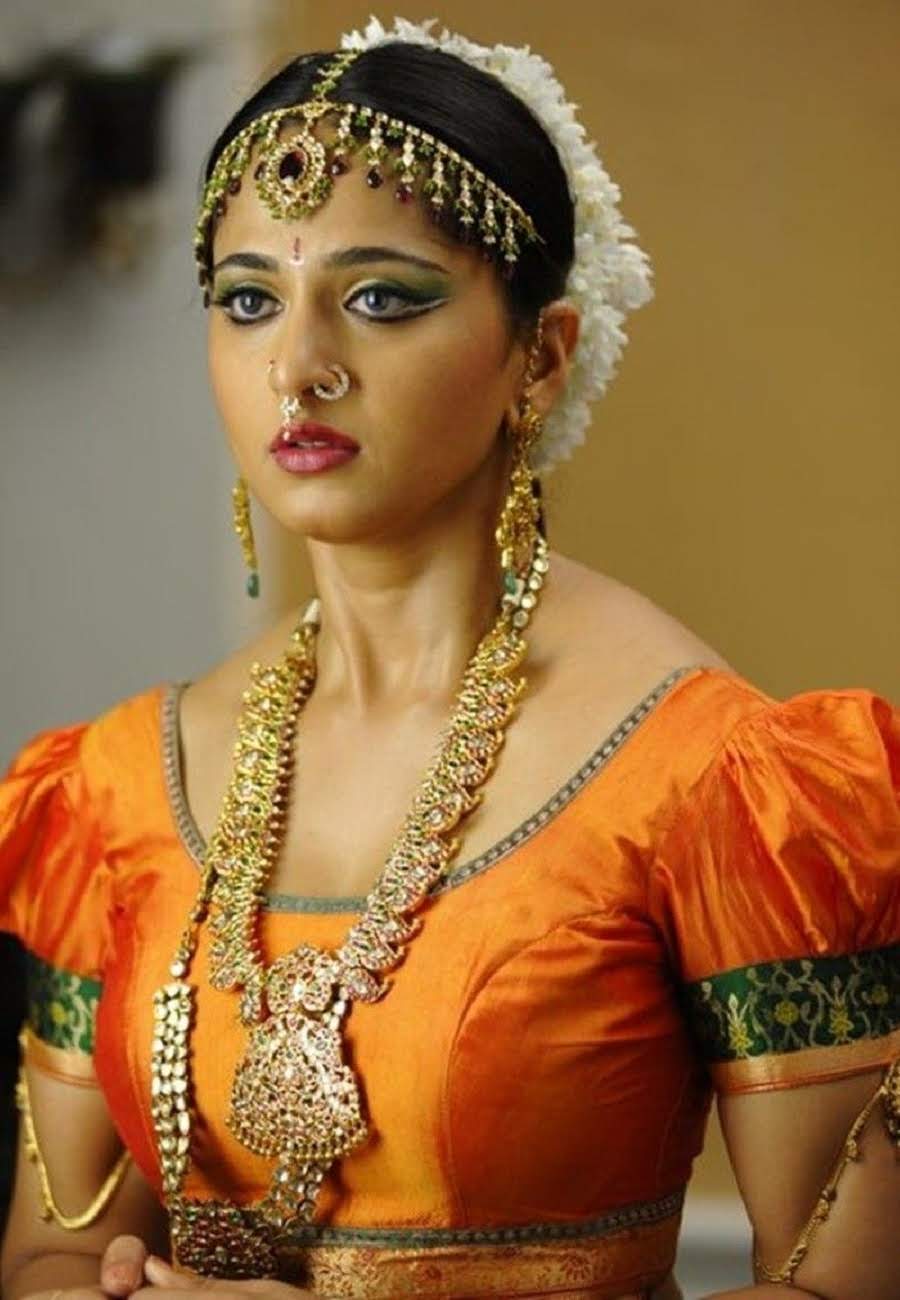 anushka-shetty-hot-2010